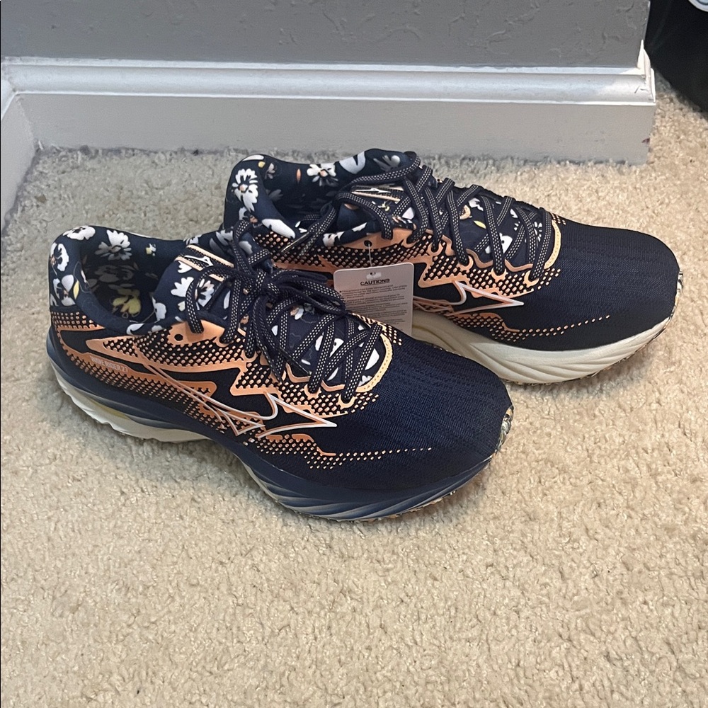 Mizuno Roxy Wave Rider sneakers